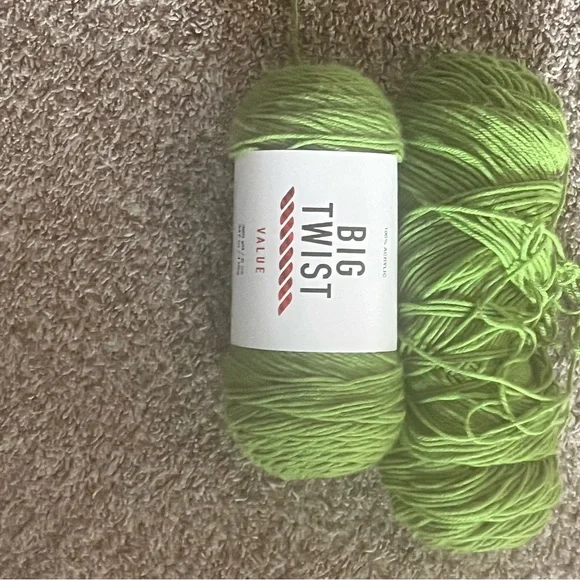 Green Yarn Skeins - Picture 2 of 3